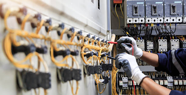 Professional Electrician technician working in Dellwood, MN